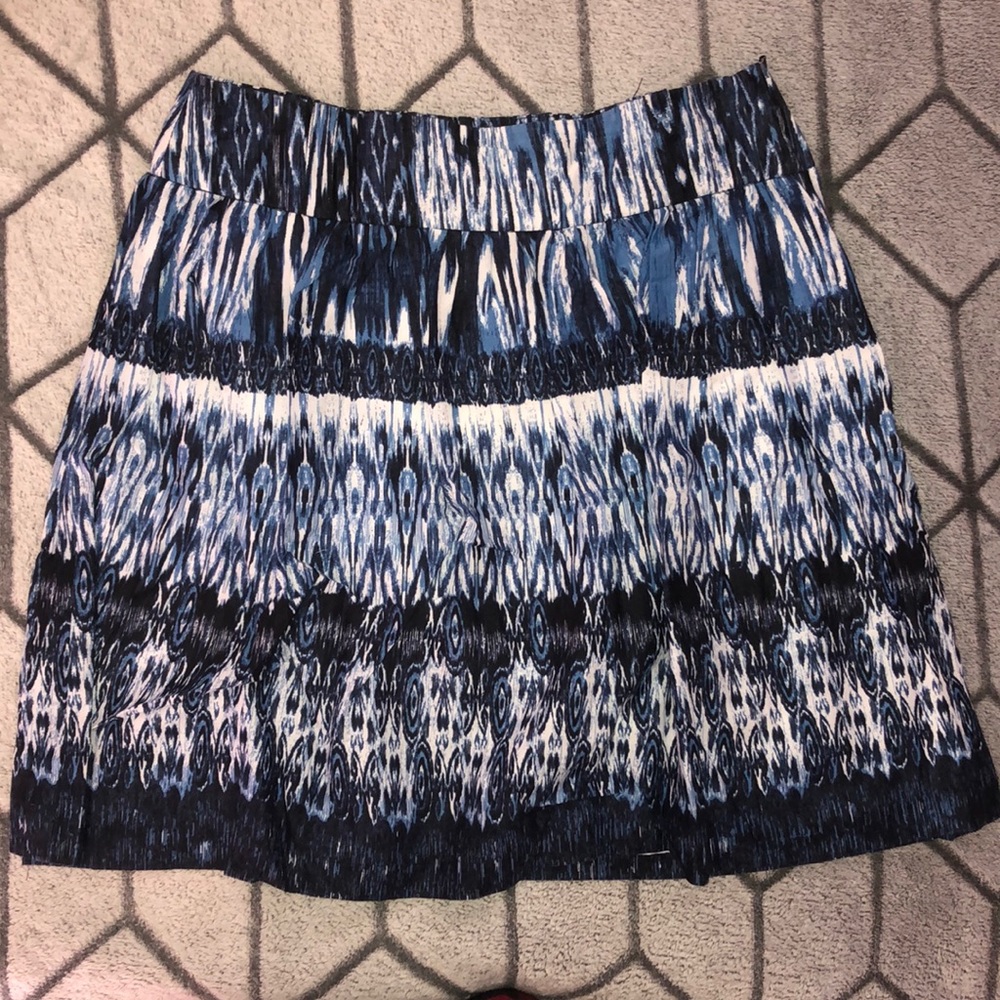 Above-the-knee skirt
